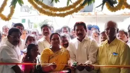 నరసాపురం: పట్టణంలో రేషన్ డిపోలను ప్రారంభించిన ఎమ్మెల్యే బొమ్మిడి నాయకర్, నియోజకవర్గ టిడిపి ఇన్చార్జి రామరాజు