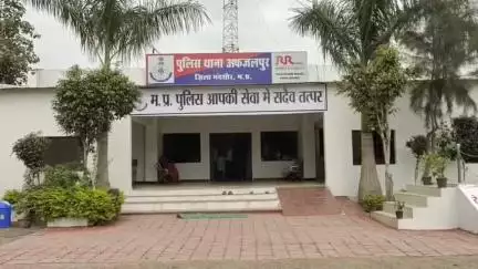 दलौदा: ग्राम डी गांव माली से अवैध शराब का परिवहन करते हुए आरोपी गिरफ्तार, SP के निर्देश पर ज़िले में कार्रवाई जारी