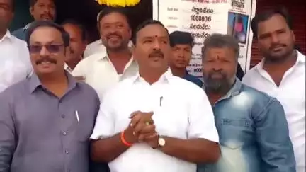 పలమనేరు: ఎండియు వాహనాల వల్లనే కరోనా వ్యాపించింది అంటూ వ్యాఖ్యానించిన తెలుగుదేశం పార్టీ పట్టణ కార్యదర్శి గిరి