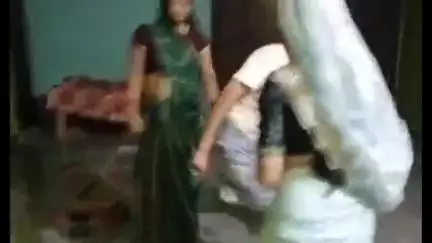 गौरीगंज: गौरीगंज क्षेत्र के रमईपुर गांव में देश के लिए शहीद हुए जवान की पत्नी को ससुराली जनों द्वारा घर से भागने का वीडियो वायरल