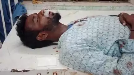 হবিবপুর: নোমাইলে বাইকের ধাক্কায় গুরুতর আহত এক যুবক চিকিৎসার জন্য আনা হলো হাসপাতালে