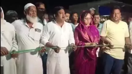 নওদা: নওদার পিঁপড়া খালি মোড়ে উচ্চস্তম্ভবাতির উদ্বোধন করেন বিধায়ক শাহিনা মমতাজ খান