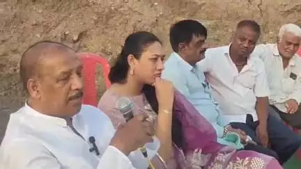 नंदुरबार: जनतेशी संवाद या उपक्रमांतर्गत आ.डॉ. विजयकुमार गावितांनी लोणखेडा गावात जाणून घेतल्या नागरिकांच्या समस्या #Jansamasya