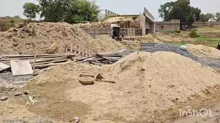 रमकंडा: पटसर में पुल निर्माण कार्य में अनियमितता के कारण ग्रामीणों ने काम रोका