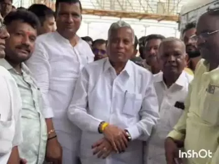 ಹುಮ್ನಾಬಾದ್: ಜಿಲ್ಲೆಗೆ ಹೆಚ್ಚಿನ ರೈಲ್ವೇ ಸೌಲಭ್ಯಕ್ಕೆ ಪಟ್ಟಣದಲ್ಲಿ ಶಾಸಕ ಸಿದ್ದು ಪಾಟೀಲ್ ನೇತೃತ್ವದಲ್ಲಿ ರೈಲ್ವೆ ಖಾತೆ ರಾಜ್ಯ ಸಚಿವರಿಗೆ ಮನವಿ