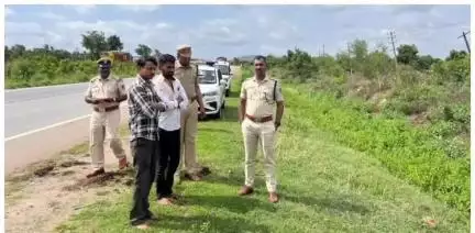 ಚಿತ್ರದುರ್ಗ: ಡ್ರೈವರ್ ಕಣ್ಣಿಗೆ ಖಾರದಪುಡಿ ಎರಚಿ ಬುಲೆರೋ ಪಿಕಪ್ ವಾಹನ ಕದ್ದ ಕಳ್ಳರು, ತುರುವನೂರು ಠಾಣೆಯಲ್ಲಿ ಪ್ರಕರಣ ದಾಖಲು