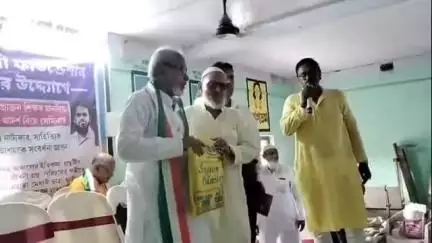স্বরূপনগর: তরণীপুর প্রাইমারি স্কুলে কবি আলীবর্দী খান ফাউন্ডেশনের উদ্যোগে গ্রন্থ প্রকাশ ও মেধাবী পড়ুয়াদের সংবর্ধনা প্রদান
