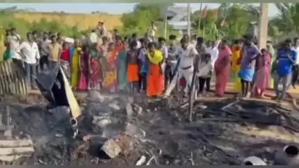 செஞ்சி: சவுட்டூர் கிரமத்தில் சிலிண்டர் வெடித்ததில் மூன்று வீடுகள் தரை மட்டம் போலீசார் விசாரணை