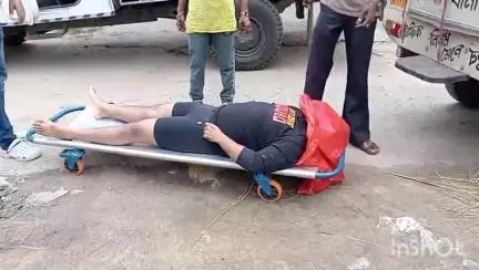 চুঁচুড়া-মগরা: চুঁচুড়ায় বাইক দুর্ঘটনায় মৃত যুবকের দেহ ময়নাতদন্তের পর তুলে দেওয়া হল পরিবারকে
