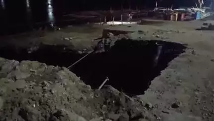 खातेगांव: घाट निर्माण में लापरवाही! गड्ढे खोदकर छोड़ने से खतरे की आशंका, ज़िम्मेदारी से मुंह मोड़ा