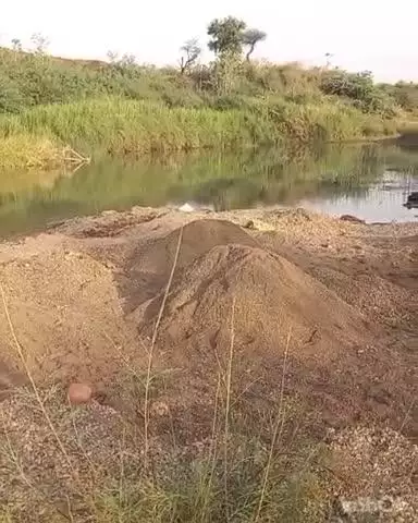 भातकुली: *चंडिकापूर येथील वाळू घाटातून अवैधरीत्या वाळूची तस्करी*
 अल्पभूधारक शेतकऱ्यांच्या शेतीचा बांध खोदून टाकला #Jansamasya