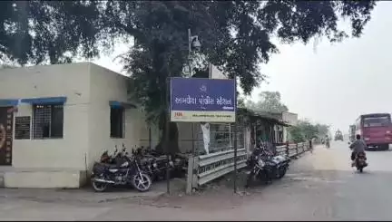 નાંદોદ: આમલેથા પોલીસ સ્ટેશન વિસ્તાર માંથી 230 અને એકતાનગર પોલીસે 214 ની સાથે કુલ 4 જુગારીઆને ઝડપી પાડ્યો છે.