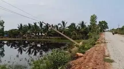 पखांजूर: गोविंदपुर पंचायत के मुख्य सड़क किनारे बिजली खम्बा दुर्घटना को दे रहे न्योता#jansamasya