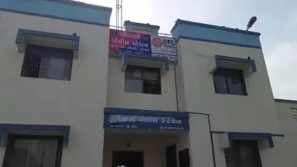 માતર: નાંદોલી બસ સ્ટેન્ડ પાસે રોડ પર કૂતરું આવી જતા બાઈક ચાલકે બ્રેક મારી, અકસ્માતમાં દંપતી ઇજાગ્રસ્ત થયુ