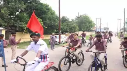 बेरमो: डीएवी कथारा में 'फिट इंडिया' और 'खेलो इंडिया' के तहत साइकिल रैली निकाली गई