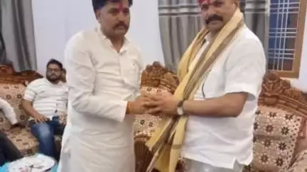 गुनौर: पवई विधायक पहलाद लोधी पहुंचे गुनोर, नगर परिषद अध्यक्ष प्रतिनिधि मलखान सिंह ने किया स्वागत
