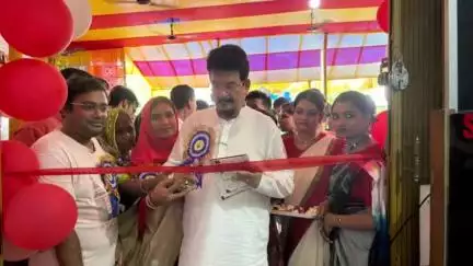 করিমপুর ২: রবিবার করিমপুর নাটনা গ্যাস অফিসের কাছে এসএস নার্সিংহোম অ্যান্ড পলিক্লিনিকের শুভ উদ্বোধনে বিধায়ক বিমলেন্দু সিংহরায়