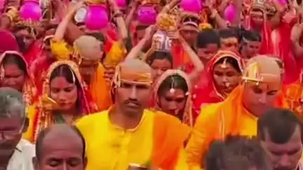 शेखपुरा: शेखपुरा के वरसा गांव में महायज्ञ के लिए निकली कलश यात्रा, 1001 कन्याएं हुईं शामिल