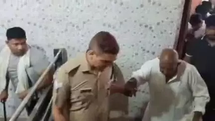 यमकेश्वर: चारधाम यात्रा के शुरुआती पड़ाव नीलकंठ मंदिर में पुलिस बेहतर व्यवस्था से यात्रियों को करवा रही महादेव के दर्शन