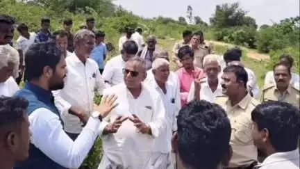 ಗಂಗಾವತಿ: ಮೆತಗಲ್ ಗ್ರಾಮದಲ್ಲಿ ಆದಿ ಬಸವೇಶ್ವರ ದೇವಸ್ಥಾನದ ಆವರಣದಲ್ಲಿ ಶೀತಲಿಕರಣ ಘಟಕದ ಕಟ್ಟಡಕ್ಕೆ ಗ್ರಾಮಸ್ಥರು ವಿರೋಧ ಪ್ರತಿಭಟನೆ