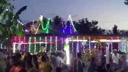 திருத்துறைப்பூண்டி: கோவில் களப்பால் பகுதியில் திரௌபதி அம்மன் கோவில் வைகாசி திருவிழா - பால்குடம் காவடி எடுத்து  நேர்த்திக்கடன் செலுத்திய பக்தர்கள்