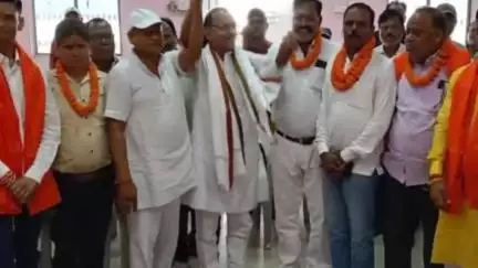 बेरमो: स्टाफ क्लब कथारा में विभिन्न संगठनों को छोड़, दर्जनों लोग जनता मजदूर संघ में शामिल