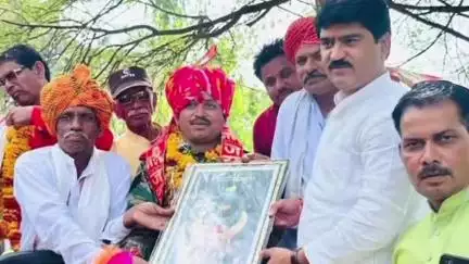 कालापीपल: देश सेवा पूरी होने पर घर लौटे 2 सेवानिवृत्त सैनिकों का विधायक घनश्याम चंद्रवंशी ने किया स्वागत
