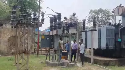 शाहाबाद: सिविल लाइन क्षेत्र के बिजलीघर संख्या 270 में अचानक आई खराबी के कारण 2 घंटे तक विद्युत सप्लाई ठप