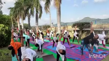 गिर्वा: जिले में योग और स्वास्थ्य का अद्भुत आयोजन गोवर्धन सागर पाल पर, योग दिवस काउंटडाउन कार्यक्रम में जुटे सैकड़ों नागरिक