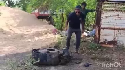 विदिशा: उदय गिरि रोड स्थित फ़ॉर्म हाउस में निकला ज़हरीला कोबरा सांप, सर्प मित्र ने किया रेस्क्यू