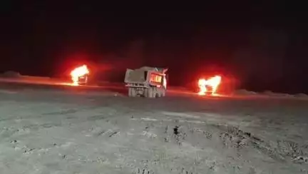 हज़ारीबाग: चट्टीबारियातू-पांडू माइंस में टीएसपीसी नक्सलियों ने 2 वाहनों में लगाई आग