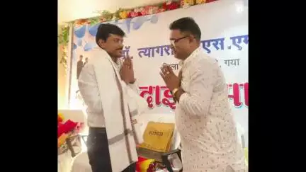 गया टाउन सीडी ब्लॉक: डीएम डॉ. त्याग राजन एसएम को भावुक विदाई, पुष्पगुच्छ, शॉल और स्मृति चिन्ह भेंट किए गए