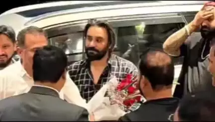 नाहन: मशहूर पंजाबी सिंगर बबू मान रविवार देर शाम नाहन पहुंचे