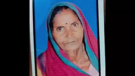 जौनपुर: उदयपुर में अनियंत्रित ट्रैक्टर से दबकर महिला की मौत, परिजनों ने शव को 5 घंटे थाने पर रखा