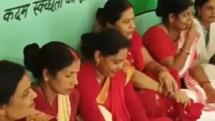 मेहसी: तिरहुत उच्च विद्यालय के सभा हॉल में आंगनवाड़ी सेविकाओं की बैठक आयोजित, विभिन्न आधा दर्जन मांगों को लेकर चर्चा हुई