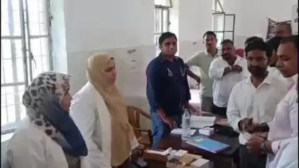 सेवराई: रेवतीपुर ब्लॉक में शासन की योजनाओं की जमीनी हकीकत परखने पहुंचे विशेष सचिव एवं यूपी लघु उद्योग निगम के अधिकारी