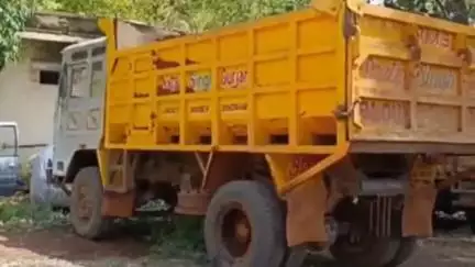 शिवपुरी नगर: शिवपुरी: तालाब गहरीकरण के नाम पर अवैध खनन, सतेरिया गांव से एक पोकलेन मशीन और एक डंपर जब्त, चालक फरार