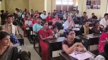 सुसनेर: सीएमसीएलडीपी के छात्रों को समाजसेवा में करियर बनाने के लिए प्रशासनिक अधिकारियों ने किया मार्गदर्शन