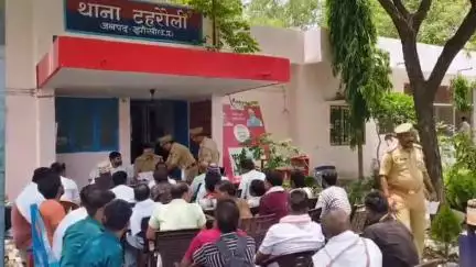 टेहरोली: टहरौली थाना परिसर में उपजिलाधिकारी की अध्यक्षता में पीस कमेटी की बैठक हुई संपन्न