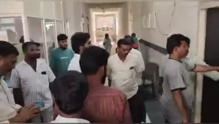 తాడిపత్రి: పెద్దపప్పూరు మండలంలో టిడిపి కార్యకర్తపై వైసీపీ నేతలు కత్తులతో దాడి, ఎమ్మెల్యే జెసి అస్మిత్ రెడ్డి పరామర్శ