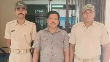 ଖଲ୍ଲିକୋଟ୍: ଚୋରା ମଦ ବିକ୍ରି ଅଭିଯୋଗରେ ଗୁରାପଲ୍ଲୀ ନିକଟରୁ ଜଣ ଙ୍କୁ ଗିରଫ କରି କୋର୍ଟ ଚାଲାଣ କଲା ପୋଲିସ
