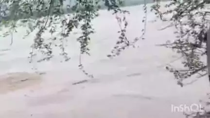 गढ़वा: लगातार बारिश से गढ़वा बेहाल, नदियां उफान पर, जिला प्रशासन सतर्क, शुक्रवार को ऑरेंज अलर्ट जारी