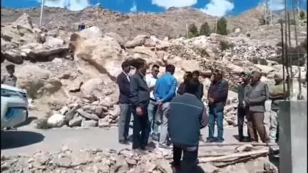 हंगरंग: केबिनेट मंत्री जगत सिंह नेगी ने नाकों पंचायत में विभिन्न विकास कार्यों का किया निरीक्षण, शुक्रवार को छितकुल रवाना