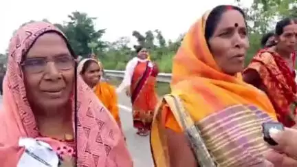 पचरुखी: जसौली खर्ग गांव में प्रधानमंत्री व मुख्यमंत्री को देखने के लिए उमड़ी ग्रामीणों की भीड़