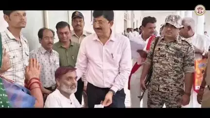 ⏩ #गुना - श्री हरवीर रजक के लिए जनसुनवाई बनी जीवन का सहारा
कलेक्टर श्री किशोर कुमार कन्याल ने तत्काल उपलब्ध कराई व्हील..