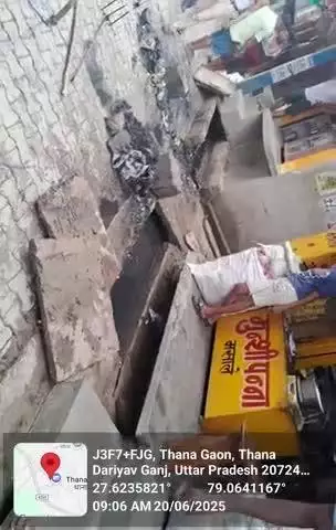thana dariyaoganj  me sfaikarmi ki nakami market nali chok kudha pda rahta hai barsat ke pani se diktat hoti hai nali  h