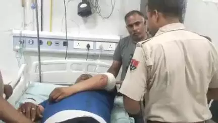 भीलवाड़ा: चपरासी कॉलोनी के समीप मामूली बात पर विवाद के दौरान पड़ोसी दंपति ने युवक पर धारदार हथियार से किया हमला, युवक घायल