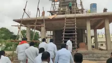 పటాన్​​చెరు: జిన్నారంలోని శ్రీ పోచమ్మ ఆలయ నిర్మాణానికి దాతలు ముందుకు రావాలి కార్పొరేటర్ మెట్టు కుమార్ యాదవ్