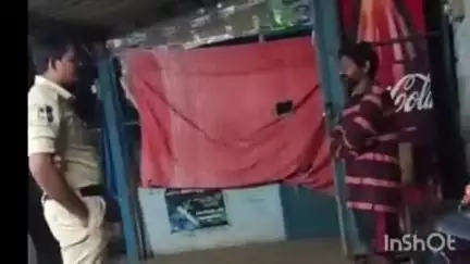 అశ్వారావుపేట: ములకలపల్లి మండలం మాదారం గ్రామంలో దొంగతనానికి వచ్చిన ఇద్దరు వ్యక్తులు.స్థానికులను చూసి ఒకరు పరార్