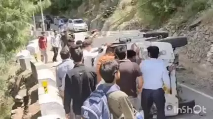 चम्बा: भरमौर-भरमाणी माता मंदिर मार्ग पर पिकअप पलटने से चालक हुआ घायल